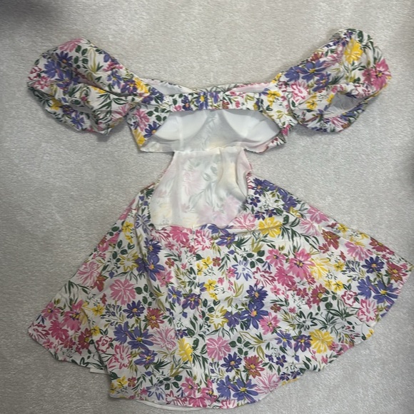ASTR Floral Puff Sleeve Backless Cutout Mini Dress size large - Picture 4 of 9